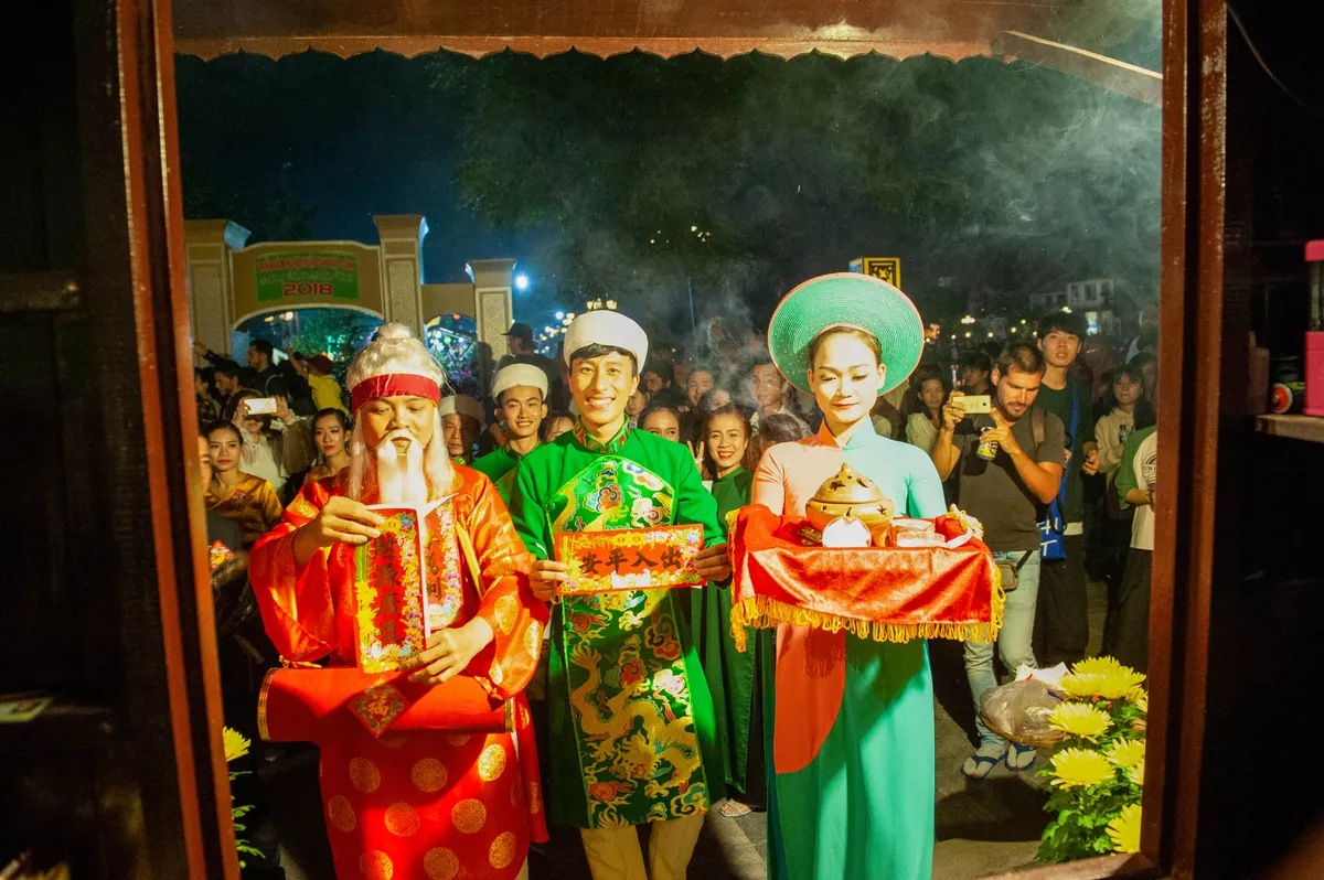 THI&Ecirc;N CẨU V&Agrave; ĐO&Agrave;N NGHINH XU&Acirc;N: "LINH HỒN" TRẤN TRẠCH CỦA PHỐ HỘI - Ảnh 7.