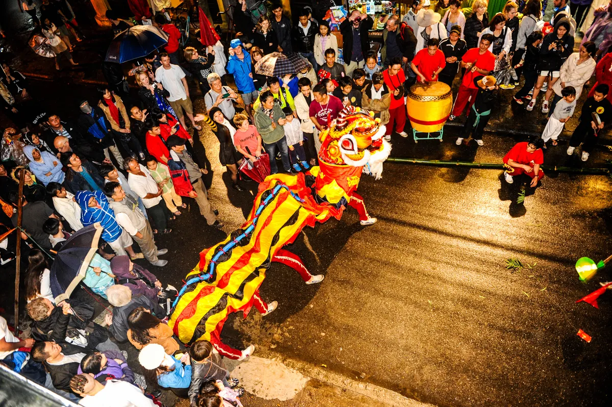 THI&Ecirc;N CẨU V&Agrave; ĐO&Agrave;N NGHINH XU&Acirc;N: "LINH HỒN" TRẤN TRẠCH CỦA PHỐ HỘI - Ảnh 5.