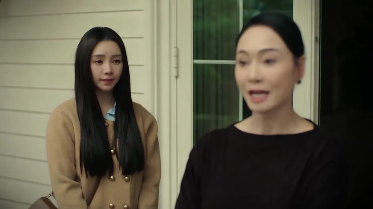 Bước ch&acirc;n v&agrave;o đời - Tập 12: Thương rời xa Qu&acirc;n, b&agrave; Dung sẽ r&uacute;t đơn kiện- Ảnh 1.