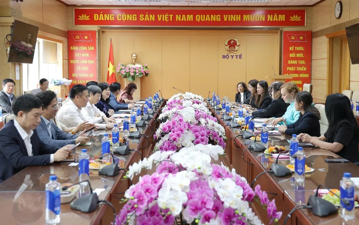 Hợp t&aacute;c n&acirc;ng cao c&ocirc;ng t&aacute;c chăm s&oacute;c sức khỏe của người d&acirc;n - Ảnh 2.