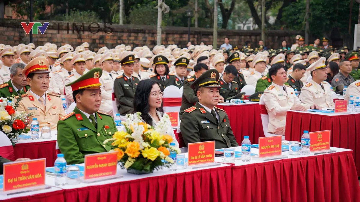 Tuyên dương 10 Gương mặt trẻ Công an Thủ đô xuất sắc tiêu biểu năm 2025 - Ảnh 2.
