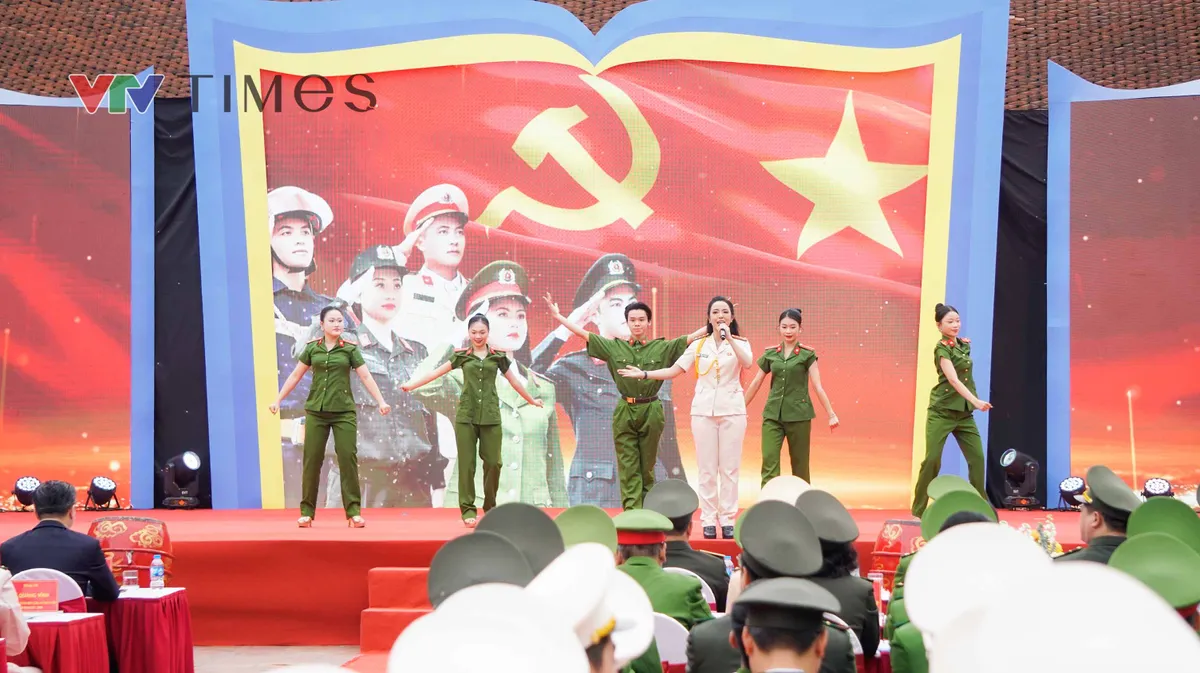 Tuyên dương 10 Gương mặt trẻ Công an Thủ đô xuất sắc tiêu biểu năm 2025 - Ảnh 18.