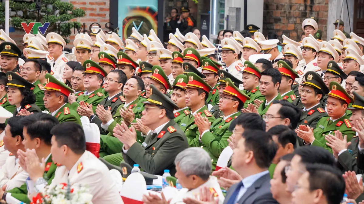 Tuyên dương 10 Gương mặt trẻ Công an Thủ đô xuất sắc tiêu biểu năm 2025 - Ảnh 9.