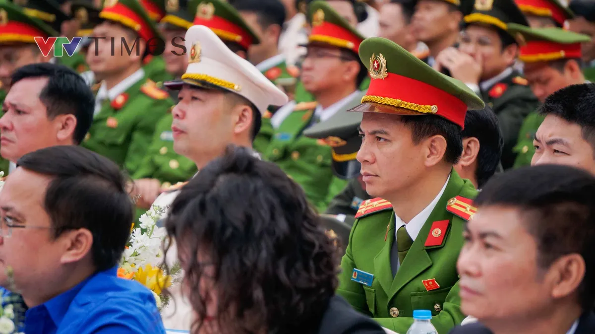 Tuyên dương 10 Gương mặt trẻ Công an Thủ đô xuất sắc tiêu biểu năm 2025 - Ảnh 21.