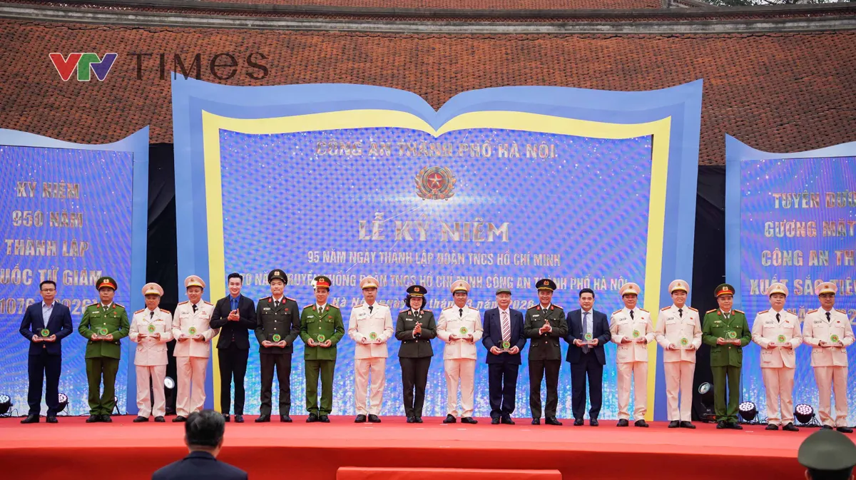 Tuyên dương 10 Gương mặt trẻ Công an Thủ đô xuất sắc tiêu biểu năm 2025 - Ảnh 3.