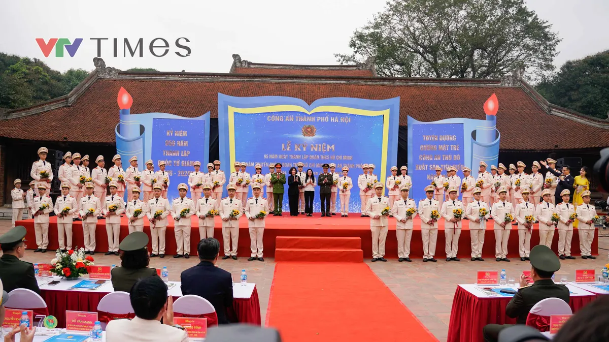 Tuyên dương 10 Gương mặt trẻ Công an Thủ đô xuất sắc tiêu biểu năm 2025 - Ảnh 4.