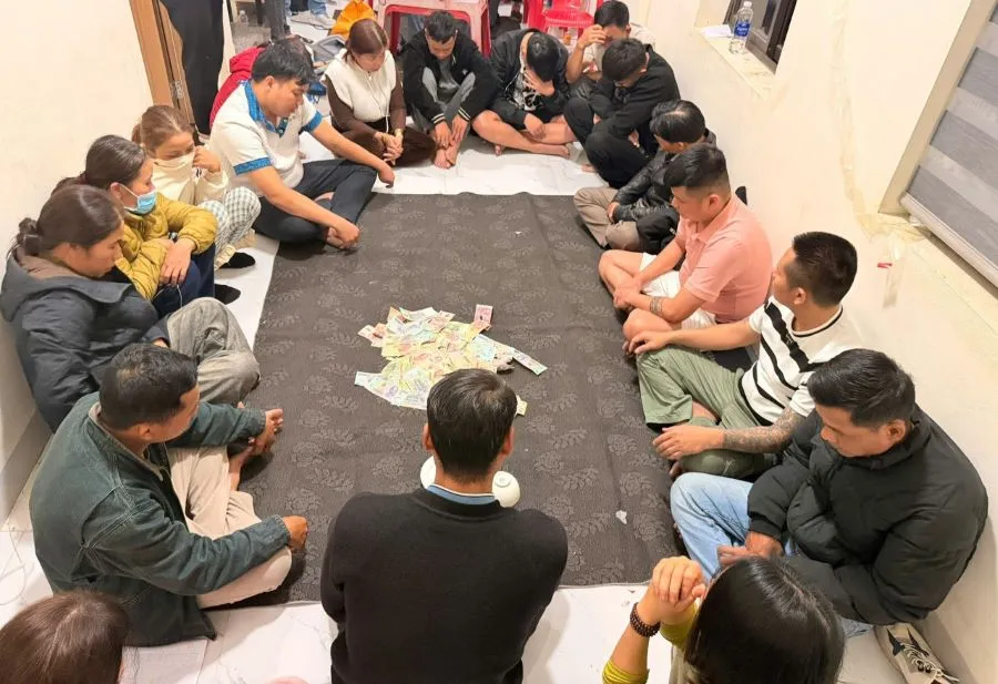 Quảng Trị: Triệt ph&aacute; ổ nh&oacute;m đ&aacute;nh bạc- Ảnh 1.