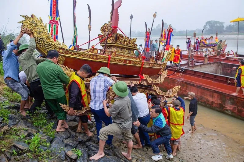 Đền Thanh Liệt v&agrave; lễ hội rước hến: Hồn cốt văn h&oacute;a ven s&ocirc;ng Lam mở ra tiềm năng du lịch- Ảnh 2.