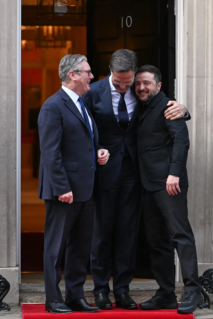 Ukraine tuy&ecirc;n bố h&igrave;nh th&agrave;nh li&ecirc;n minh quốc ph&ograve;ng với Anh- Ảnh 1.