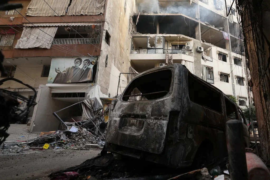  Israel n&eacute;m bom nhiều khu vực ở Lebanon, hơn 20 người tử vong  - Ảnh 2.