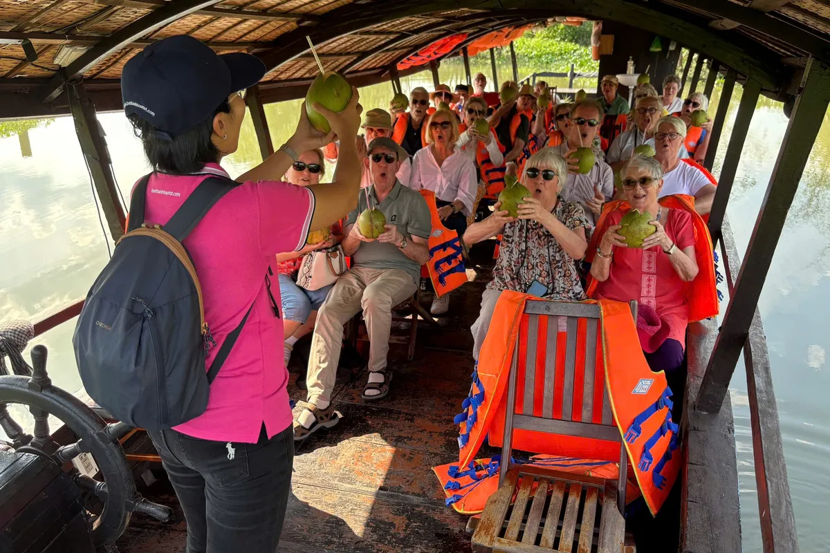 Khách e dè đặt tour, doanh nghiệp lữ hành gồng mình neo giá- Ảnh 1. Khách e dè đặt tour, doanh nghiệp lữ hành gồng mình neo giá- Ảnh 1.