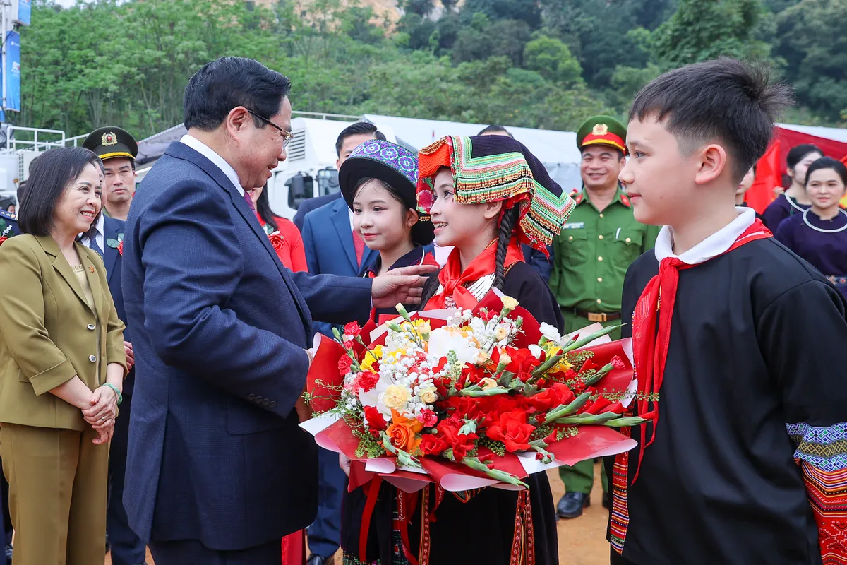 Tổng B&iacute; thư v&agrave; Thủ tướng dự Lễ khởi c&ocirc;ng, động thổ đồng loạt c&aacute;c trường nội tr&uacute; li&ecirc;n cấp v&ugrave;ng bi&ecirc;n giai đoạn 2 - Ảnh 2.