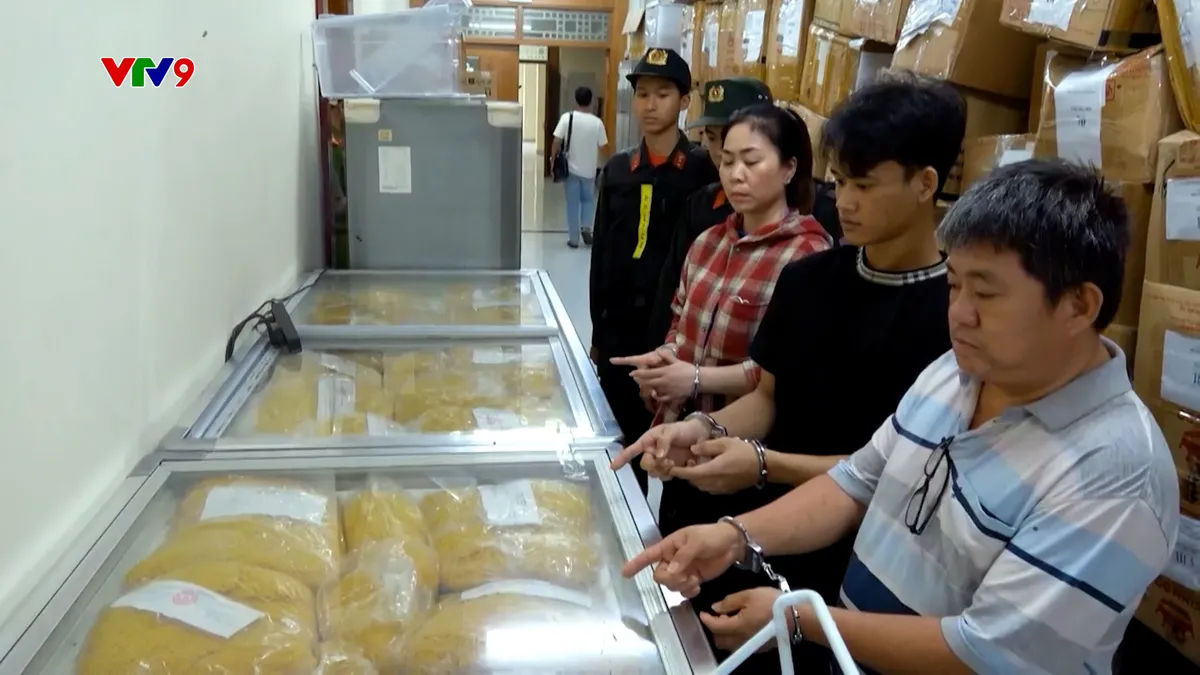 KY NGUYEN CNM.00_27_09_14.Still018.jpg