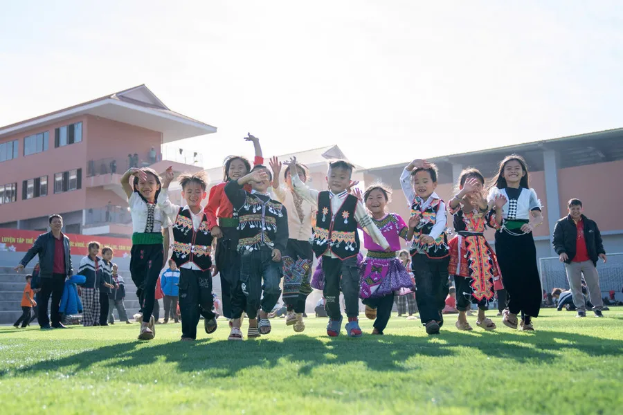 Khởi c&ocirc;ng đồng loạt c&aacute;c trường phổ th&ocirc;ng nội tr&uacute; x&atilde; bi&ecirc;n giới năm 2026- Ảnh 1.