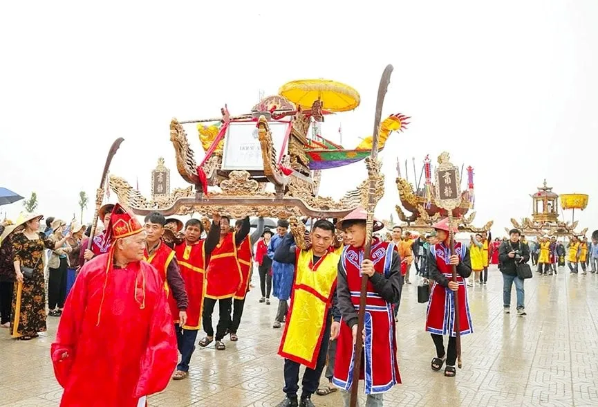 Đền Thanh Liệt v&agrave; lễ hội rước hến: Hồn cốt văn h&oacute;a ven s&ocirc;ng Lam mở ra tiềm năng du lịch- Ảnh 1.