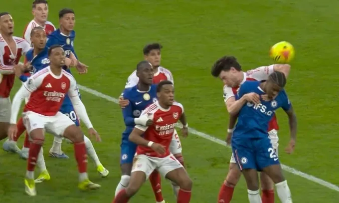 Arsenal thoát ba quả phạt đền nhờ sai sót VAR tại Ngoại hạng Anh- Ảnh 2. Arsenal thoát ba quả phạt đền nhờ sai sót VAR tại Ngoại hạng Anh- Ảnh 2.