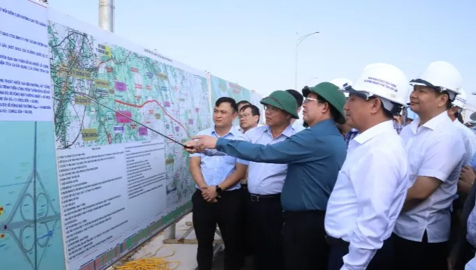 Phấn đấu th&ocirc;ng xe kỹ thuật cao tốc Kh&aacute;nh H&ograve;a - Bu&ocirc;n Ma Thuột trước 2/9 - Ảnh 1.