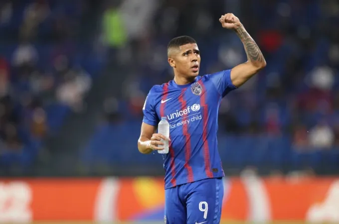 Hai cầu thủ gốc nước ngo&agrave;i Bergson v&agrave; Gallifuoco kh&ocirc;ng kịp nhập tịch để phục vụ tuyển Malaysia- Ảnh 1.