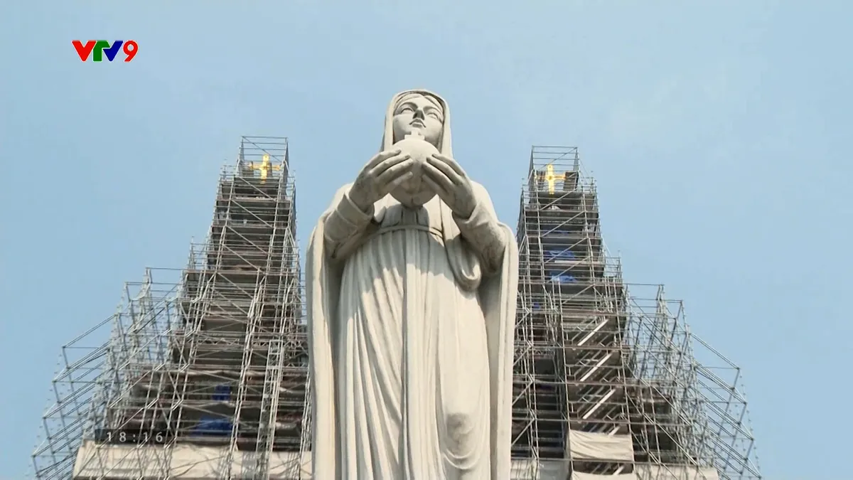 Quá trình trùng tu Nhà thờ Đức Bà dần được hoàn thiện