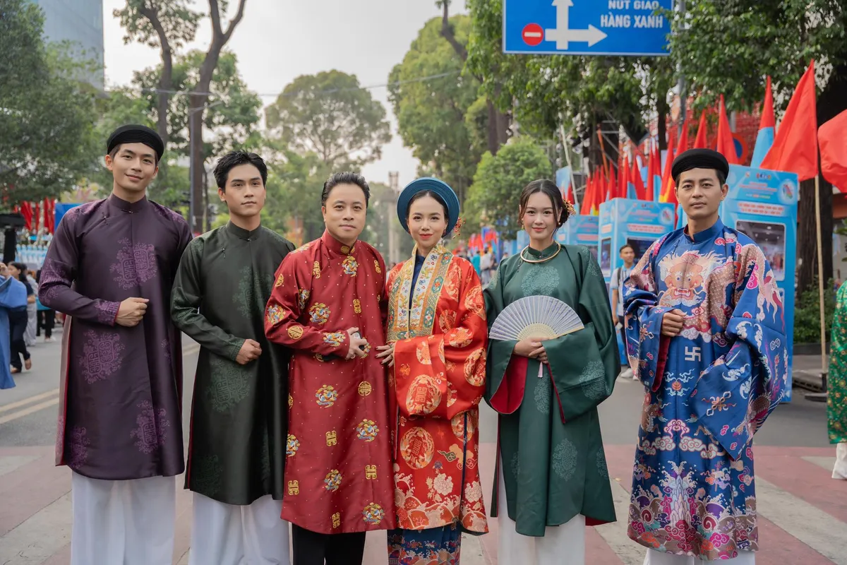 Người trẻ tiếp nối d&ograve;ng chảy văn h&oacute;a Việt tại Ng&agrave;y hội T&oacute;c xanh vạt &aacute;o- Ảnh 3.