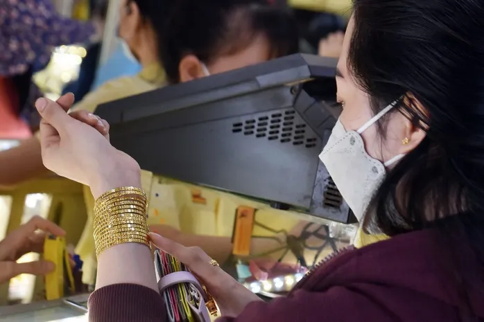 Gi&aacute; v&agrave;ng h&ocirc;m nay, 19-3: V&agrave;ng thế giới giảm s&acirc;u - Ảnh 1.