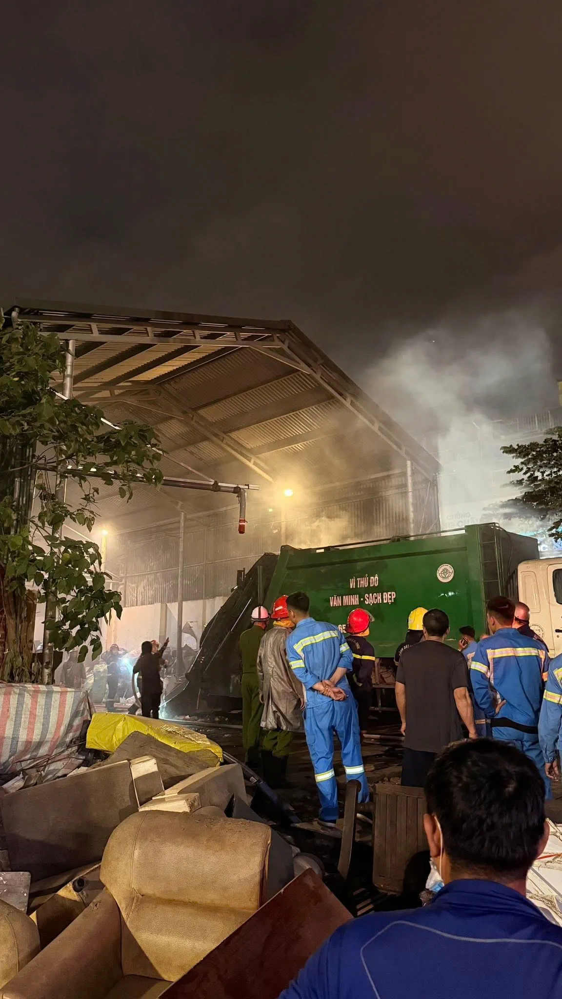 Ch&aacute;y nh&agrave; d&acirc;n tr&ecirc;n phố Định C&ocirc;ng Hạ (H&agrave; Nội) - Ảnh 4.