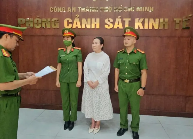 Bắt tạm giam b&agrave; Nguyễn Ngọc Tiền trong vụ lừa đảo b&aacute;n nền đất tại Ph&uacute; Quốc- Ảnh 1.