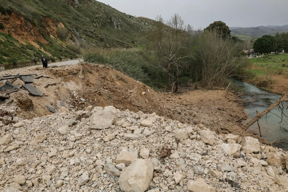 Israel tấn công các cây cầu quan trọng bắc qua sông Litani ở Lebanon- Ảnh 5. Israel tấn công các cây cầu quan trọng bắc qua sông Litani ở Lebanon- Ảnh 5.