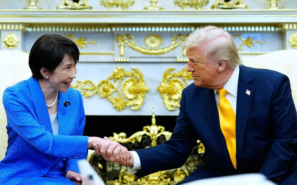 Thủ tướng Nhật Bản Sanae Takaichi (trái) hội đàm với Tổng thống Donald Trump tại Nhà Trắng, ngày 19/3/2026 (Ảnh: AP)