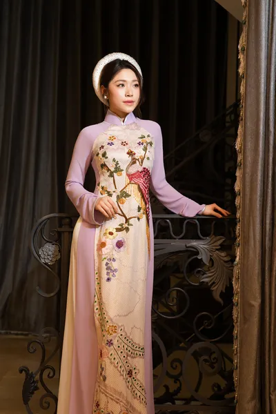 Viết tiếp câu chuyện về áo dài trong dòng chảy văn hóa đương đại- Ảnh 3. Viết tiếp câu chuyện về áo dài trong dòng chảy văn hóa đương đại- Ảnh 3.
