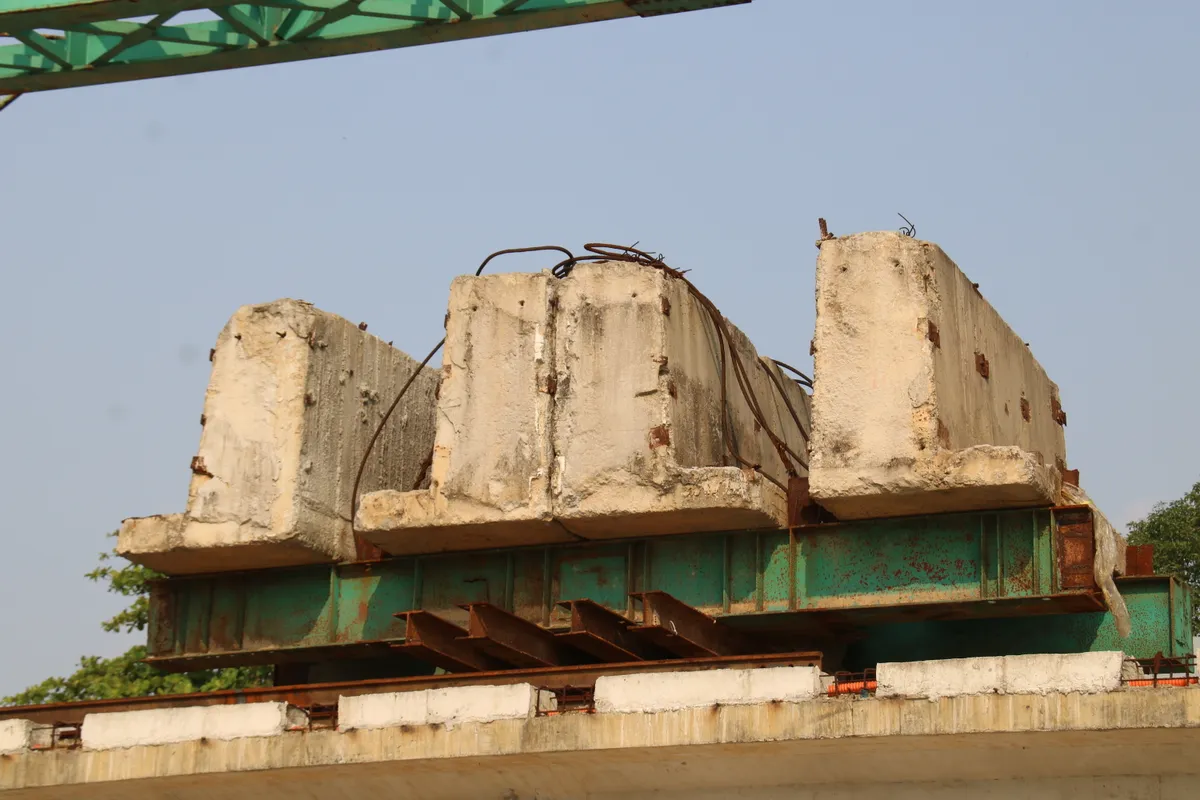 Cận cảnh c&ocirc;ng tr&igrave;nh cầu Vỹ Dạ tr&igrave; trệ: C&ocirc;ng trường &ldquo;đ&oacute;ng băng&rdquo;, nguy cơ lỡ hẹn k&eacute;o d&agrave;i - Ảnh 6.