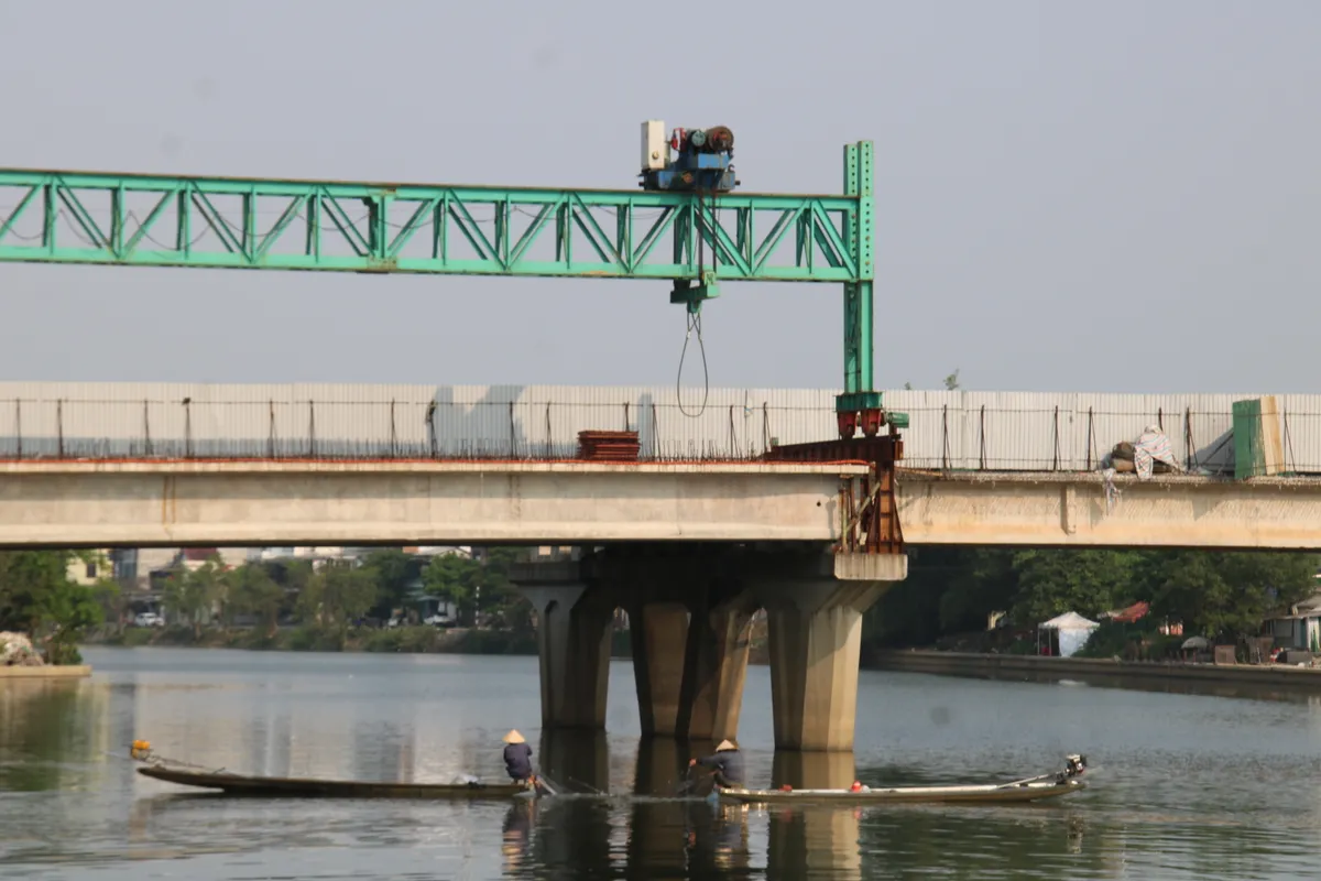 Cận cảnh c&ocirc;ng tr&igrave;nh cầu Vỹ Dạ tr&igrave; trệ: C&ocirc;ng trường &ldquo;đ&oacute;ng băng&rdquo;, nguy cơ lỡ hẹn k&eacute;o d&agrave;i - Ảnh 7.
