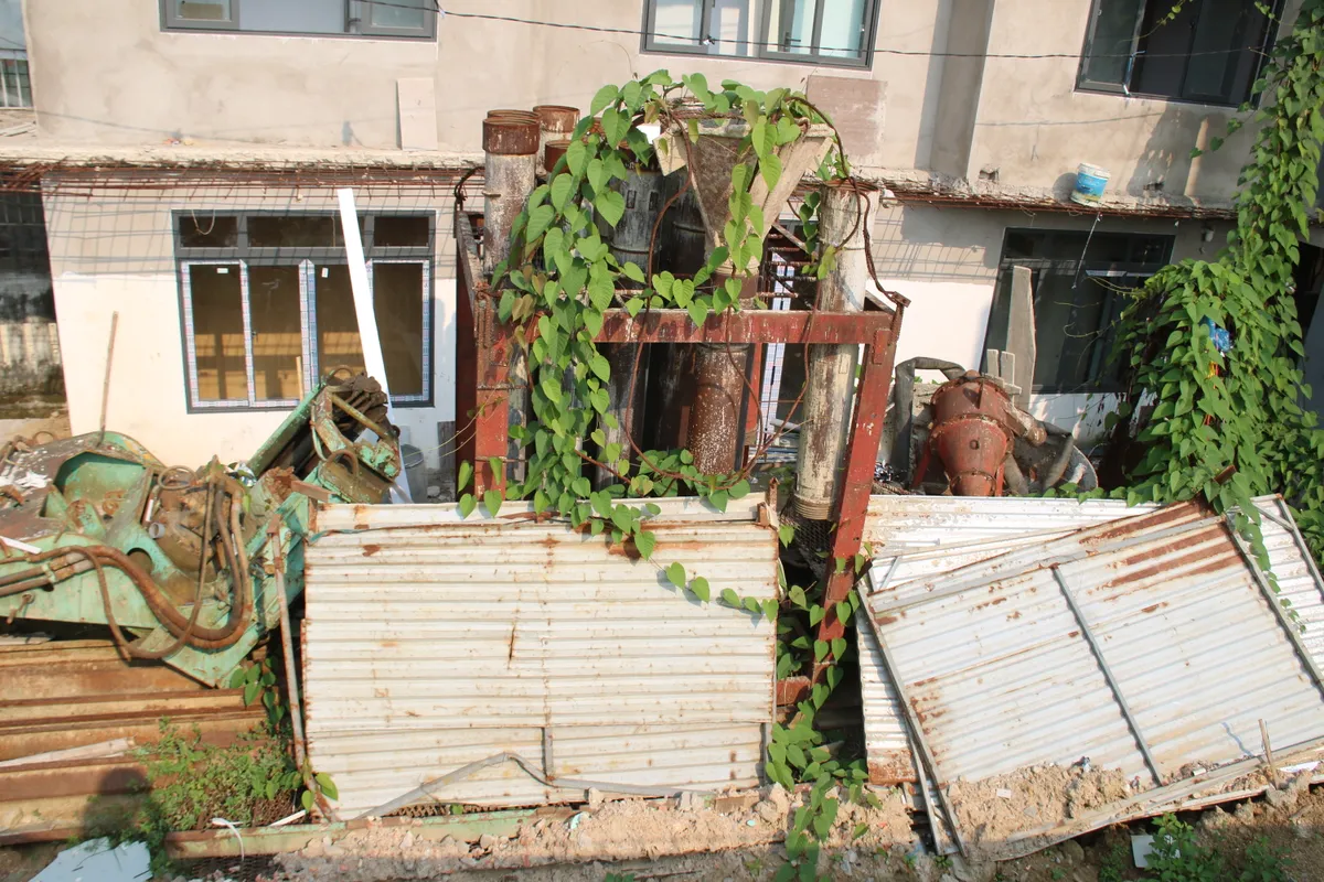 Cận cảnh c&ocirc;ng tr&igrave;nh cầu Vỹ Dạ tr&igrave; trệ: C&ocirc;ng trường &ldquo;đ&oacute;ng băng&rdquo;, nguy cơ lỡ hẹn k&eacute;o d&agrave;i - Ảnh 3.