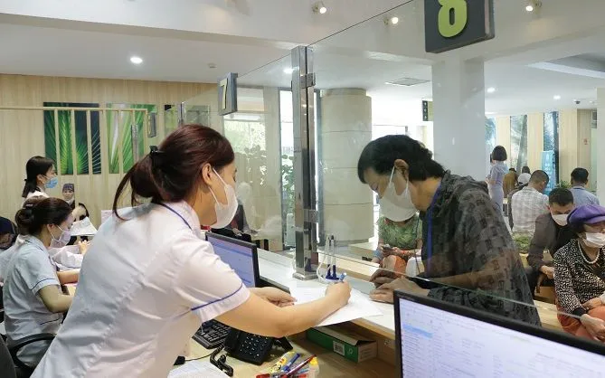 Từ năm 2026, ưu tiên thực hiện khám sức khỏe định kỳ hoặc khám sàng lọc miễn phí ít nhất mỗi năm một lần cho người cao tuổi, người khuyết tật, người thuộc hộ nghèo, cận nghèo... (Ảnh minh họa)