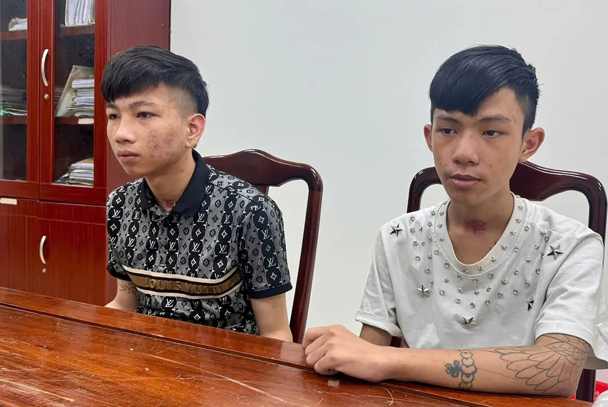 Vừa trở về từ Campuchia, 2 đối tượng trong vụ chém người bị bắt- Ảnh 1. Vừa trở về từ Campuchia, 2 đối tượng trong vụ chém người bị bắt- Ảnh 1.