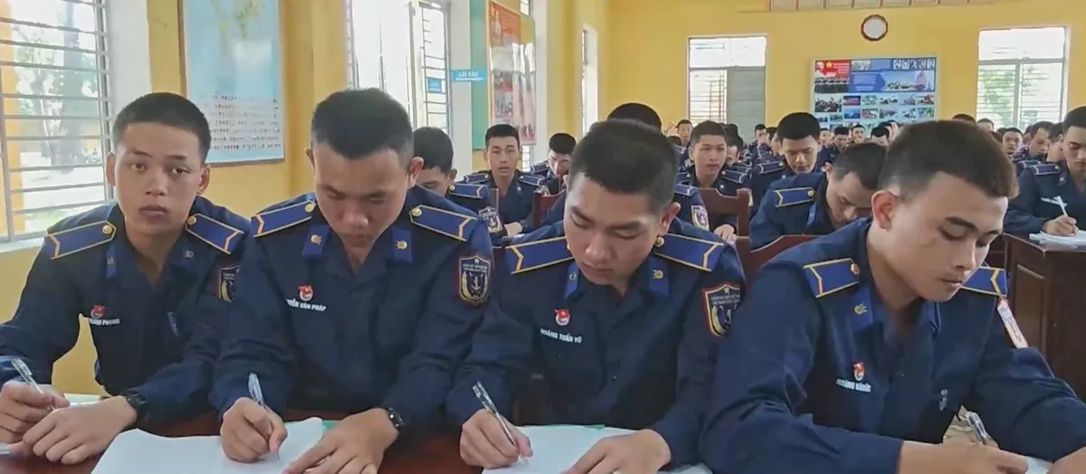 V&ugrave;ng Cảnh s&aacute;t biển 2 gi&aacute;o dục truyền thống cho chiến sỹ mới- Ảnh 2.