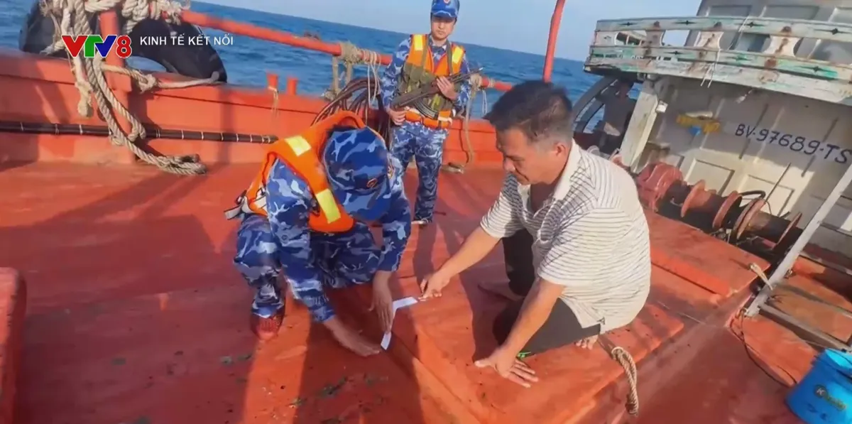 Siết chặt buôn lậu xăng dầu qua biên giới- Ảnh 3. Siết chặt buôn lậu xăng dầu qua biên giới- Ảnh 3.