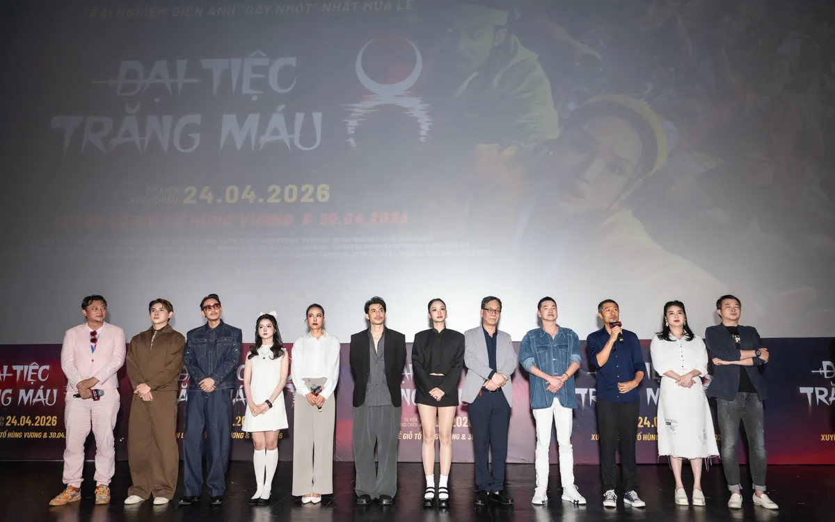 Đạo diễn, nhà sản xuất và dàn diễn viên tham gia phim Đại tiệc trăng máu 8