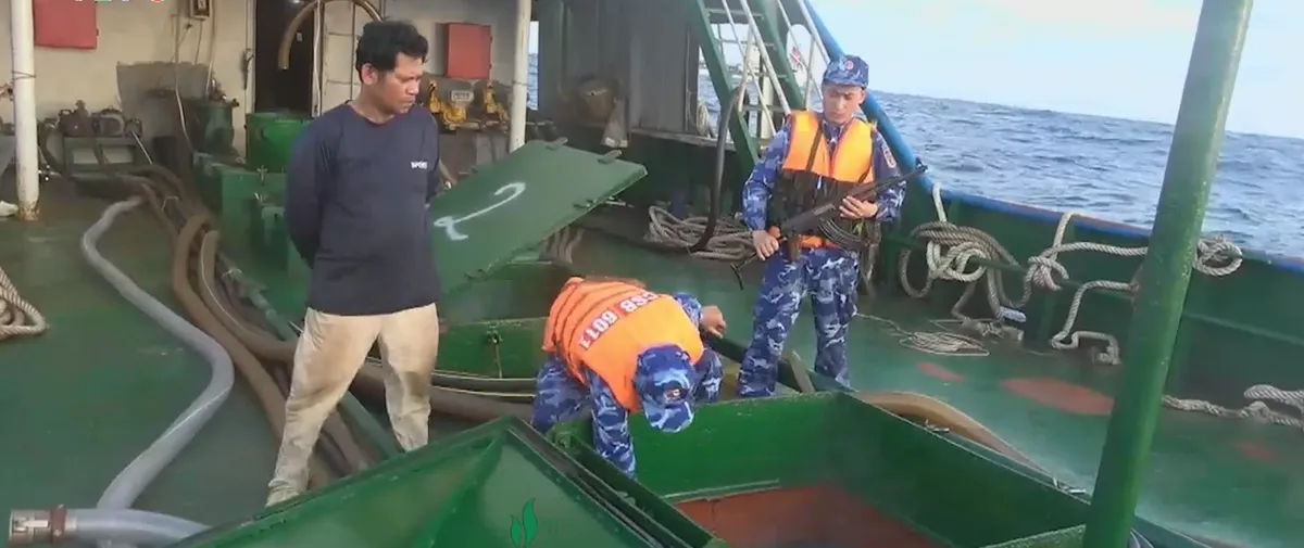 Siết chặt buôn lậu xăng dầu qua biên giới- Ảnh 2. Siết chặt buôn lậu xăng dầu qua biên giới- Ảnh 2.