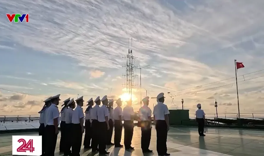 Ph&aacute;o đ&agrave;i th&eacute;p nơi đầu s&oacute;ng - Ảnh 1.