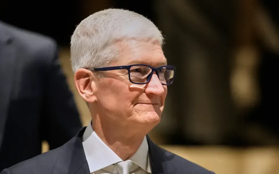 CEO Tim Cook: Chưa có kế hoạch rời Apple, nhấn mạnh AI và quyền riêng tư- Ảnh 1. CEO Tim Cook: Chưa có kế hoạch rời Apple, nhấn mạnh AI và quyền riêng tư- Ảnh 1.