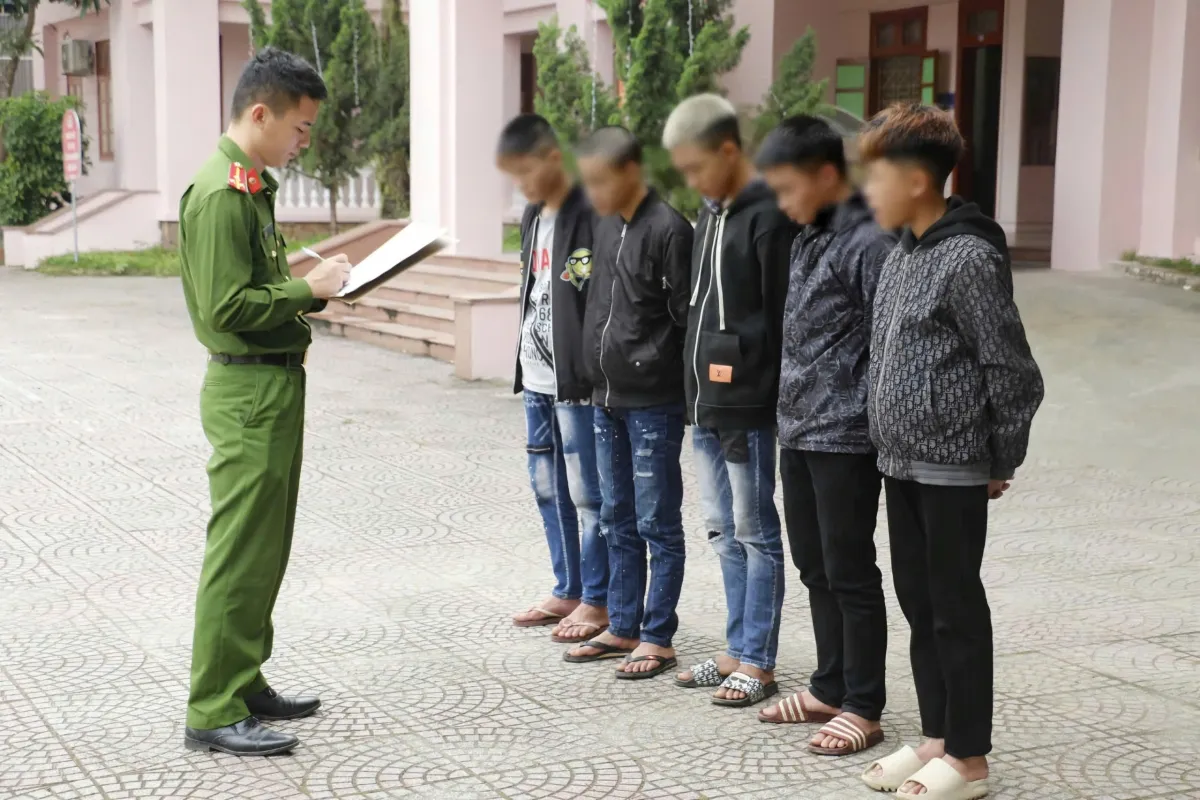 Bắt 9 đối tượng độ tuổi từ 16-20 trộm cắp xe máy liên tỉnh- Ảnh 1. Bắt 9 đối tượng độ tuổi từ 16-20 trộm cắp xe máy liên tỉnh- Ảnh 1.