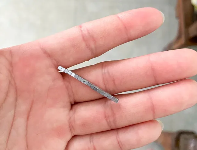 Ph&aacute;t hiện nhiều vi&ecirc;n nam ch&acirc;m nhỏ trong ruột b&eacute; trai 5 tuổi- Ảnh 2.