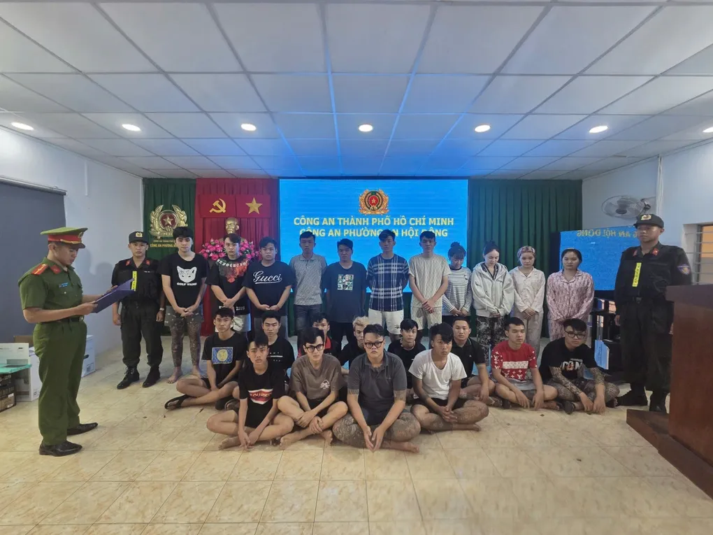 Từ m&acirc;u thuẫn nhỏ, 23 thanh ni&ecirc;n vướng v&ograve;ng lao l&yacute; sau vụ ẩu đả tại qu&aacute;n c&agrave; ph&ecirc;- Ảnh 1.