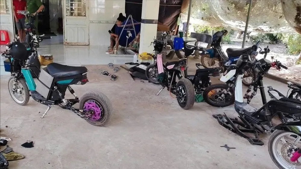 Ph&aacute;t hiện cơ sở độ xe điện cho học sinh nhằm tăng tốc tại TP.HCM- Ảnh 1.