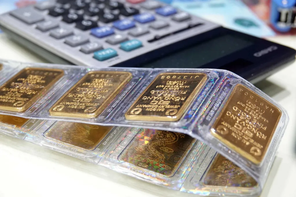 Giá vàng giảm mạnh hơn 5 triệu đồng/lượng- Ảnh 1. Giá vàng giảm mạnh hơn 5 triệu đồng/lượng- Ảnh 1.