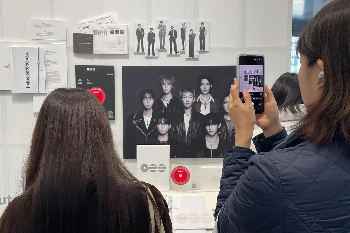 BTS trở về cội nguồn, tiến về ph&iacute;a trước với album mới - Ảnh 1.