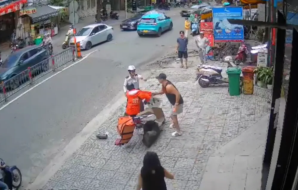 Bắt nam thanh ni&ecirc;n h&agrave;nh hung nữ shipper ở TP Hồ Ch&iacute; Minh- Ảnh 2.