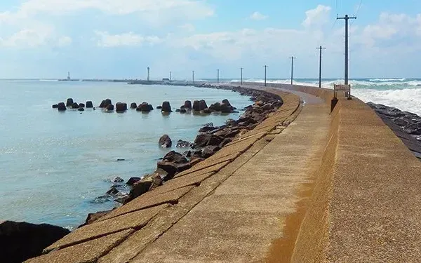 Khu vực đê chắn sóng Mikuni, thành phố Sakai, tỉnh Fukui (Ảnh: Danny)