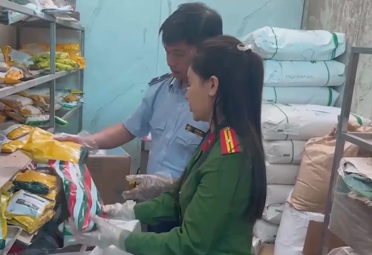 Thanh Hoá: Thu giữ gần 1 tấn thực phẩm không rõ nguồn gốc- Ảnh 1. Thanh Hoá: Thu giữ gần 1 tấn thực phẩm không rõ nguồn gốc- Ảnh 1.